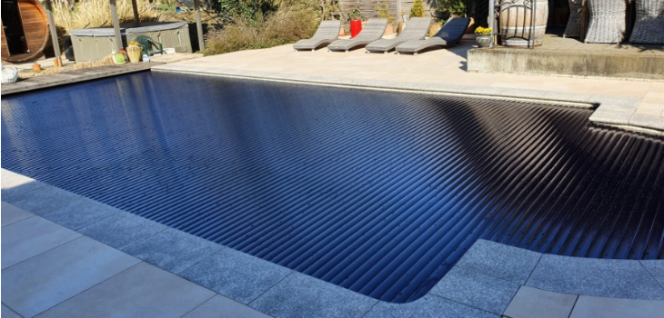 Pool cover with polycarbonate solar slats Black Edition T&A
