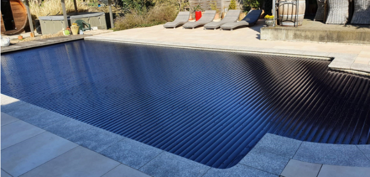 Poolabdeckung mit Solar-Polycarbonat-Lamelle Black Edition