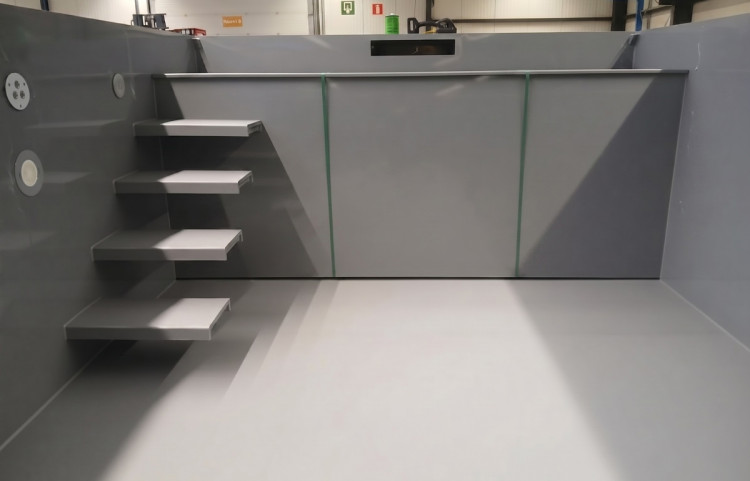 Bassin Flexline avec escalier flottant sans contremarches