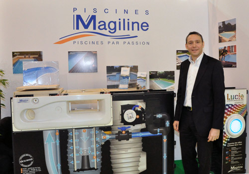 Laurent OSTROWSKY sur le stand Piscines Magiline au salon de la piscine de Paris copyright LB