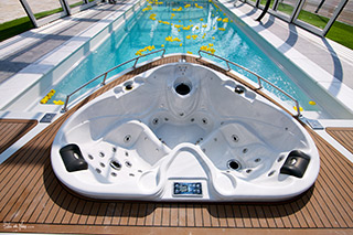 Yacht Pool