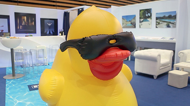 Le fameux canard mascotte du rÃ©seau des pisciniers EVERBLUE