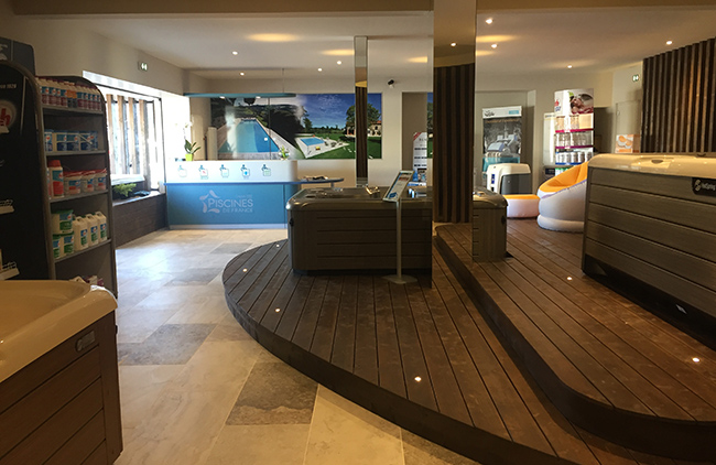 IntÃ©rieur du magasin CTLP PISCINES DE FRANCE